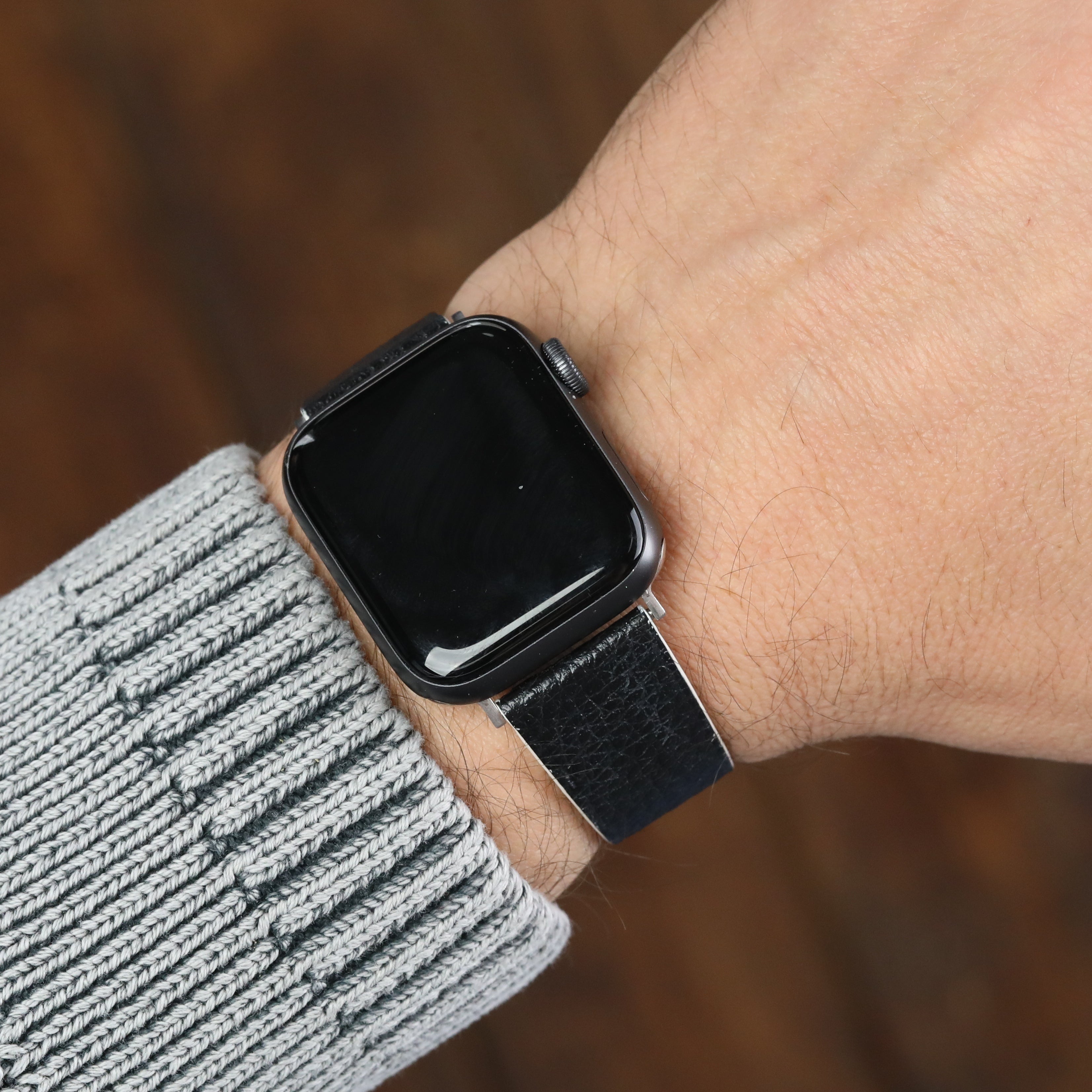 Apple Watch Compatible Leather Strap - Black / White
