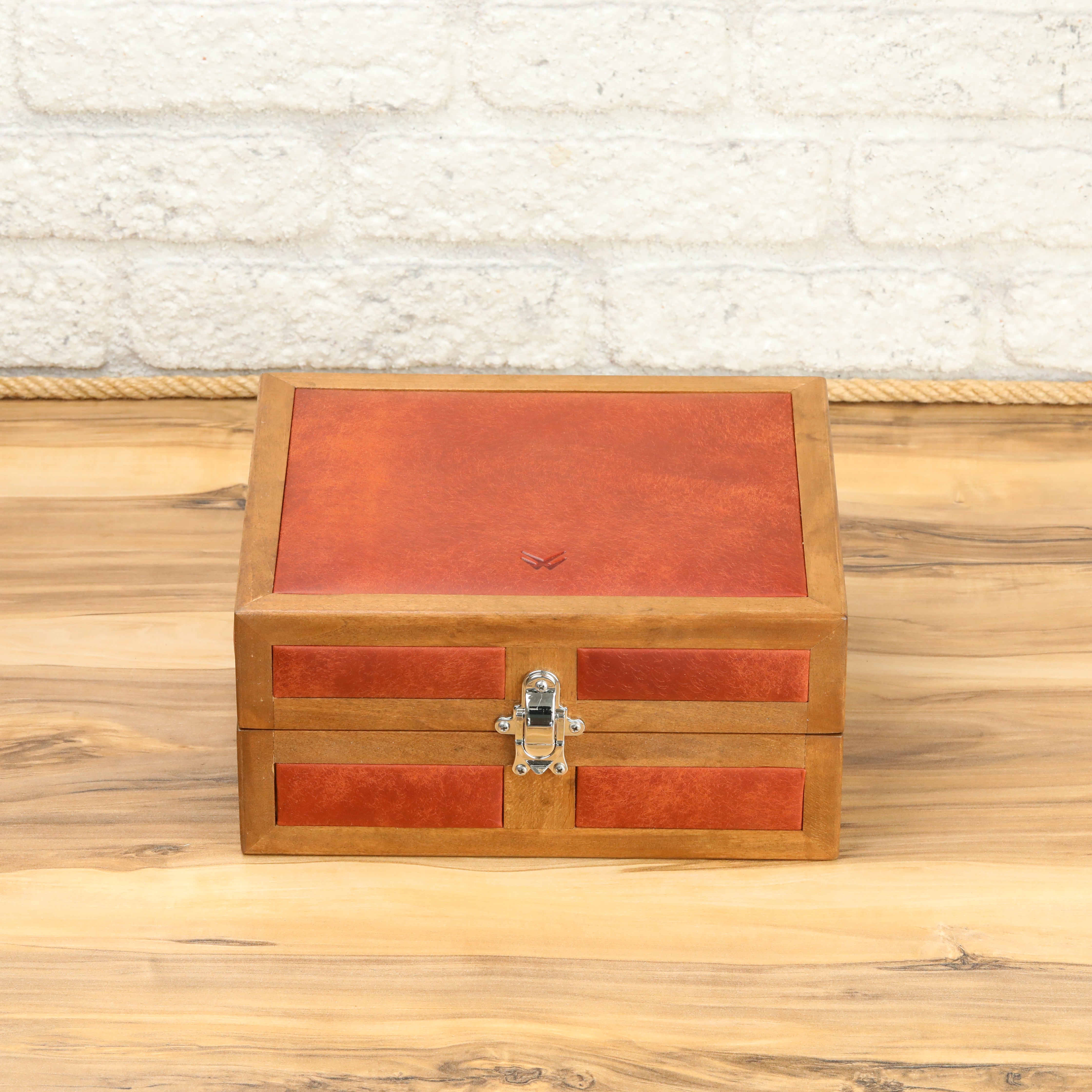 Heritage Wooden Watch Box for 6 / Tan