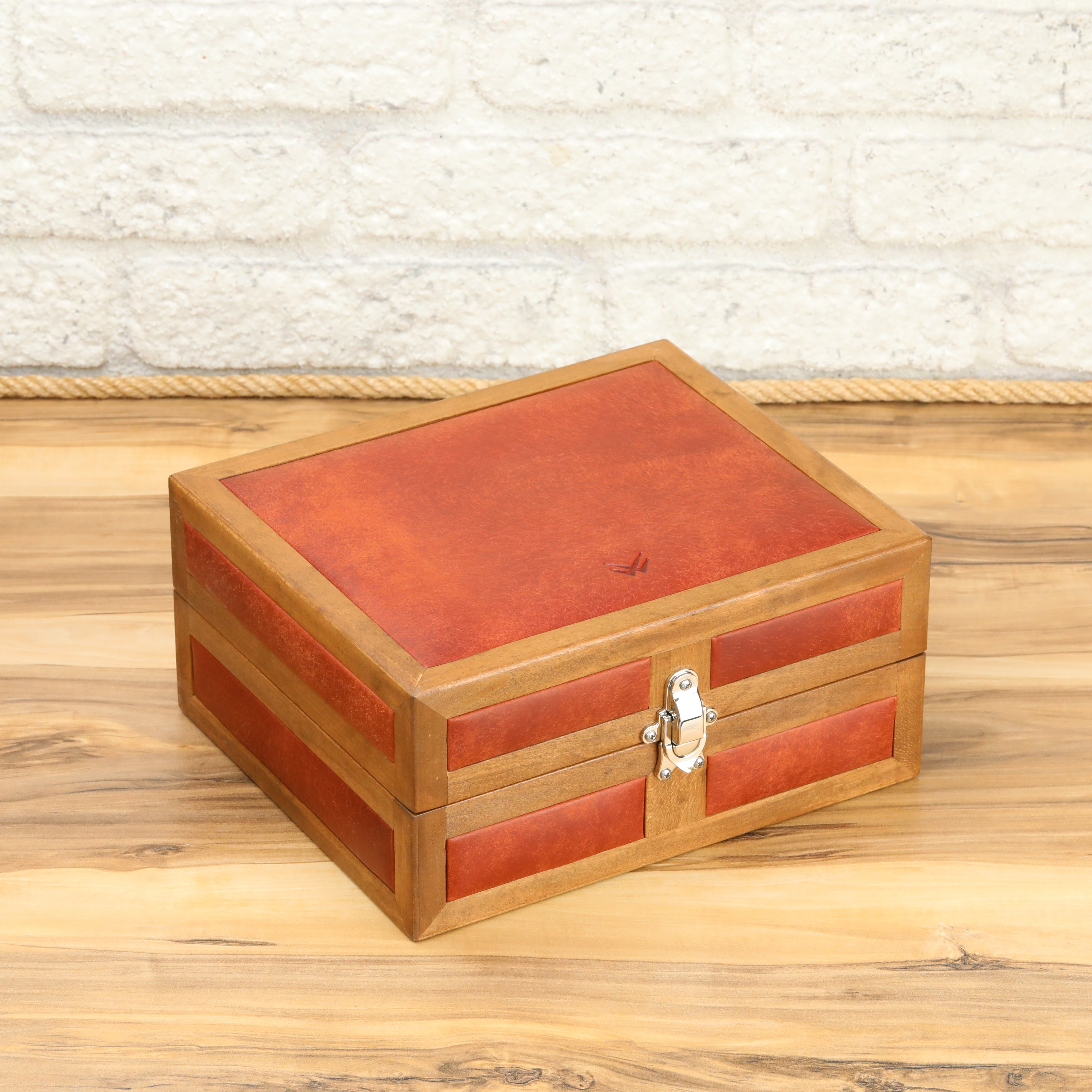 Heritage Wooden Watch Box for 6 / Tan