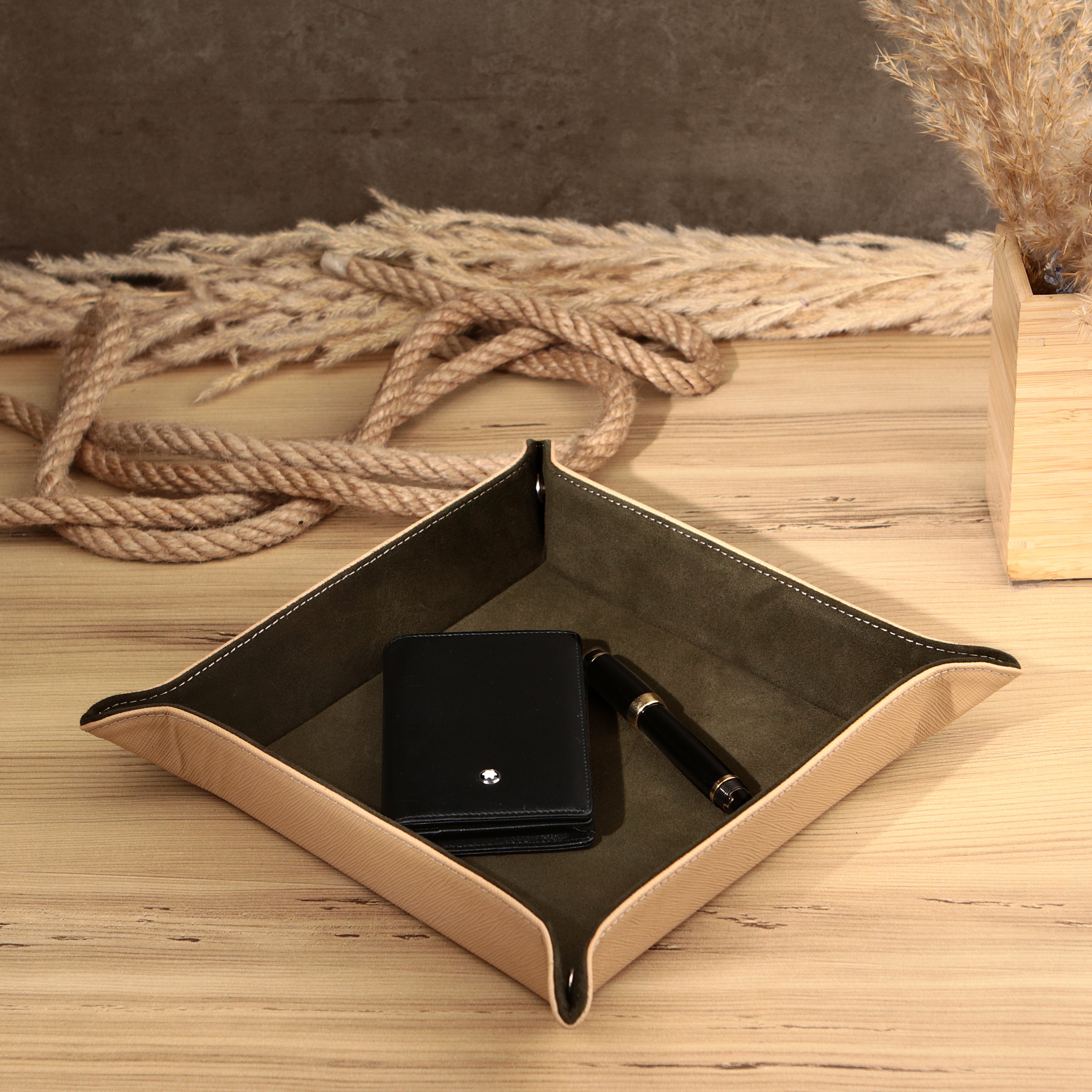 Octavia Leather Vallet Organizer - Green